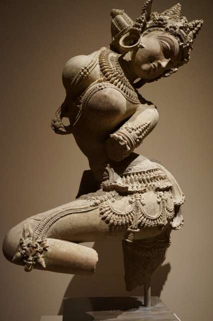 Indische Skulptur, die dafür steht, dass körperliche Vollkommenheit Ausdruck spiritueller Erfüllung ist.