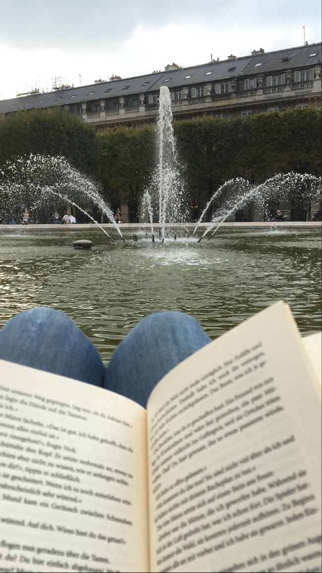 Lesen am Palais Royal