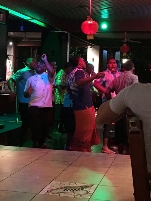Tanz aller Fijianer, inkl. Koch