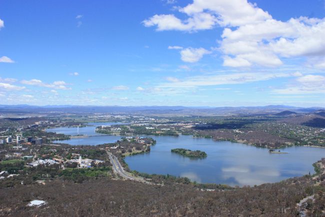 Blick auf den Lake Burley Griffin & Canberra