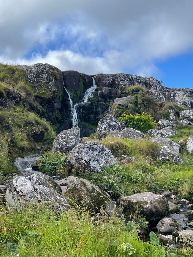 Wasserfall Svartafoss in Thorshaven 