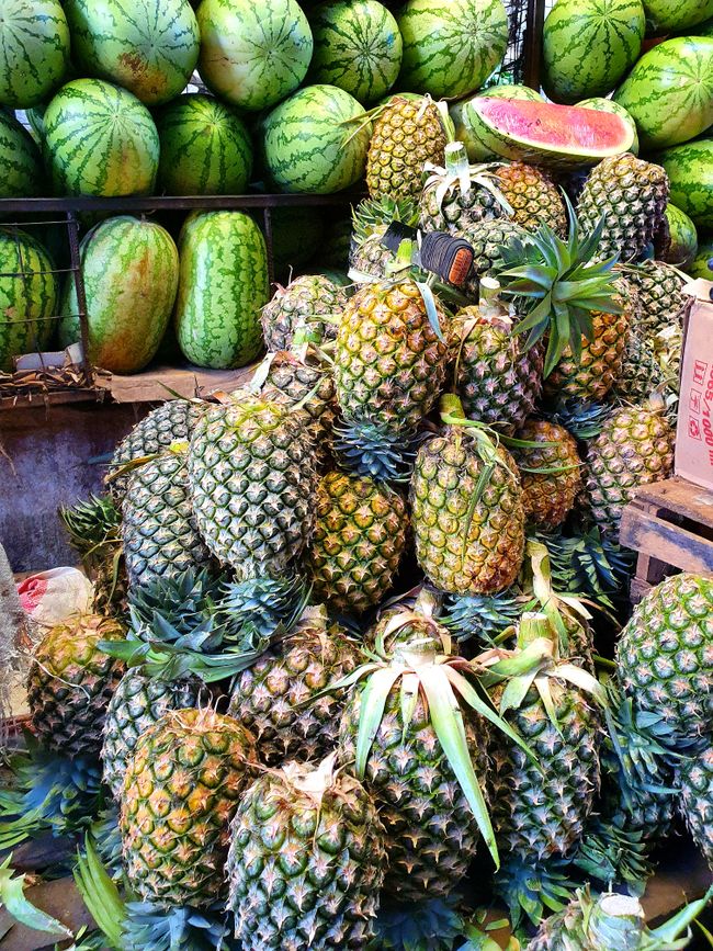 Ananas auf dem Local Market in Arusha
