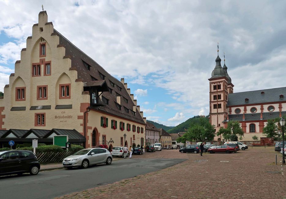 The castle square with the Schlossmühle.
