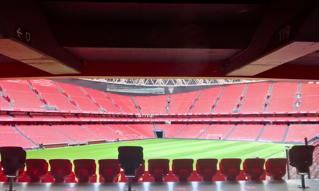 Schönes Stadion für 53000 Menschen vor Corona