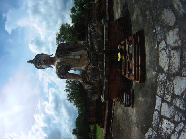 Visiting the historic park of Sukhothai