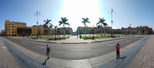 Der riesige Plaza de Armas. 