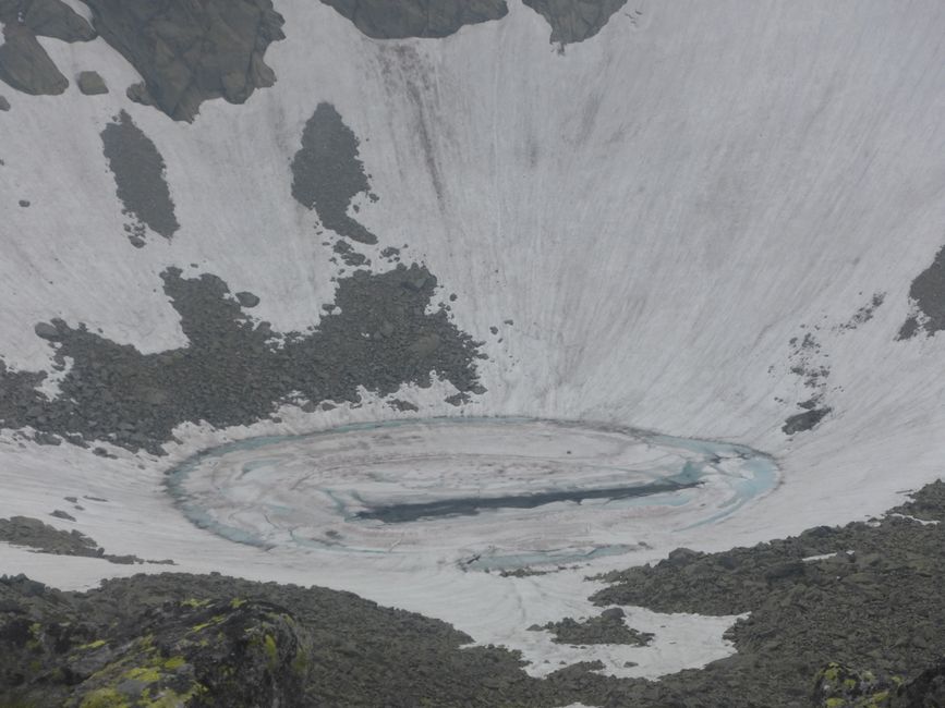 Der Okrule Pleso auf 2100m ist noch fast ganz zugefroren 
