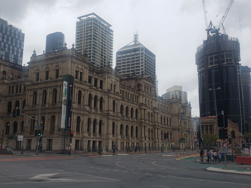 Brisbane: Queensland Art Gallery and City Hall