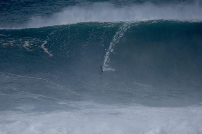 Big Waves in Nazaré - 17. November