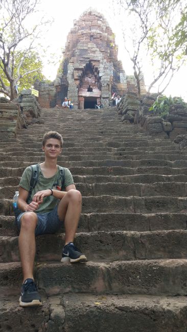 The stairs to the Banan Temple