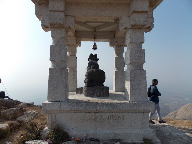 Nandi Tempel auf dem Berg