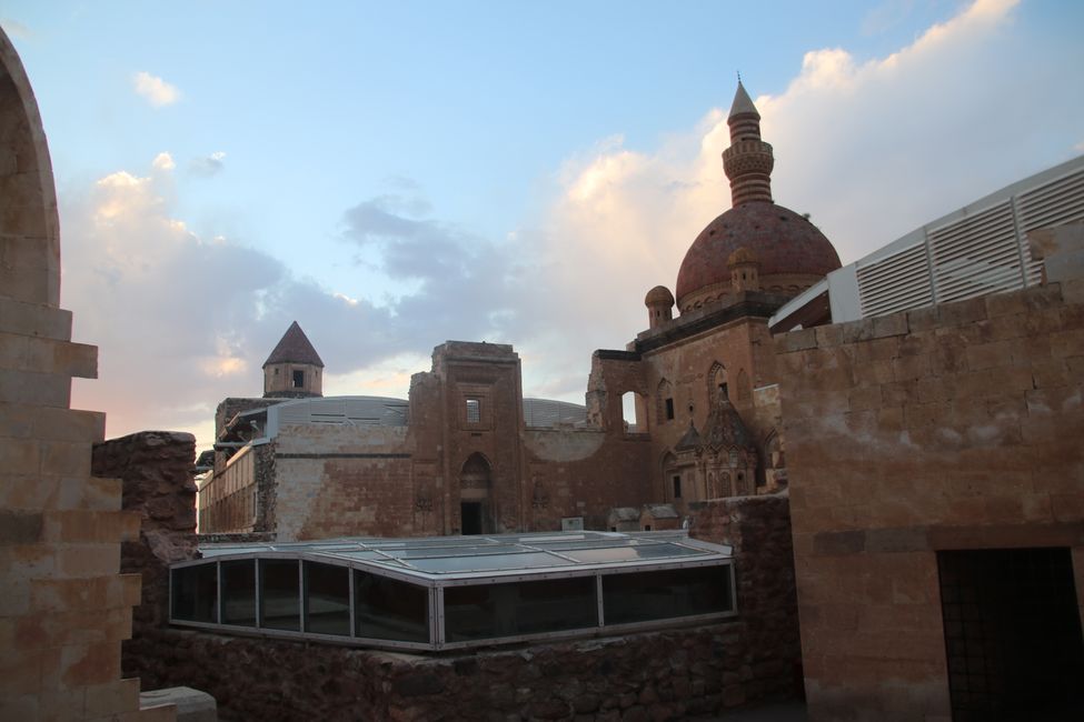 Day 14 - September 17, 2023 Descent from Camp 1 to Dogubeyazit and visit to the Pasha Palace