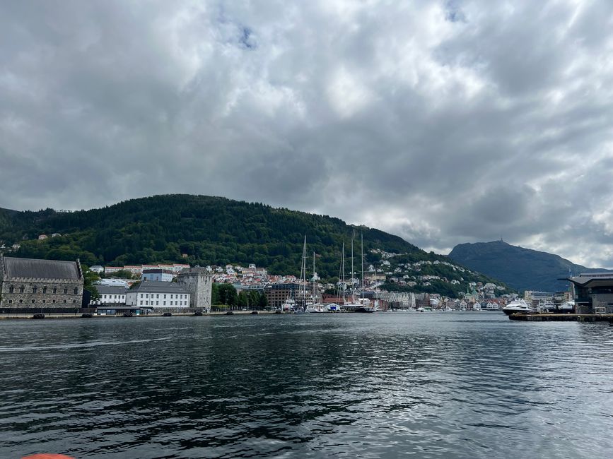 Idyllic Bergen 🏘️💛