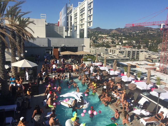 Rooftop Poolparty in L.A.!