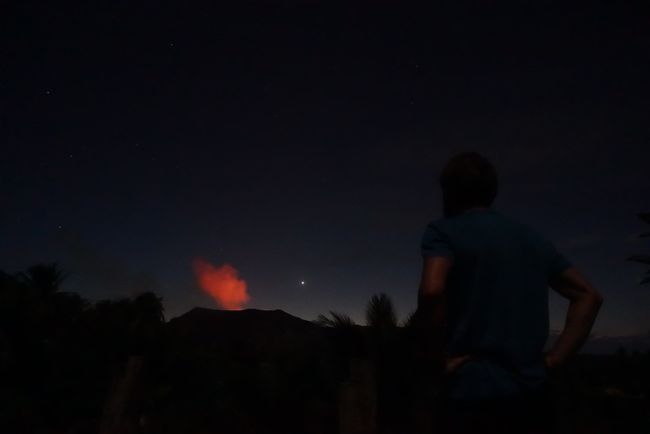 Yasur Vulkan bei Nacht, der Blick aus unserem Bungalow
