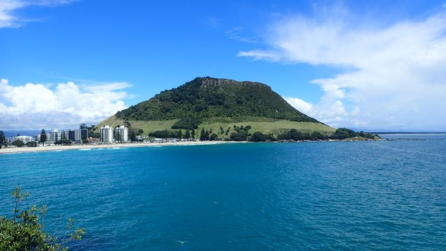 Tauranga - blue sea and radiant sun