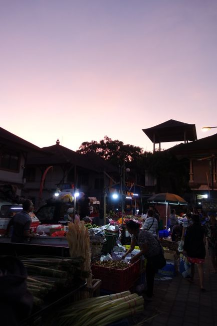 Sonnenaufgang auf dem Markt