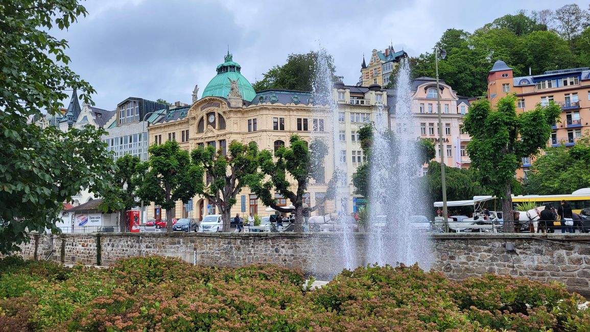 Karlovy Vary, Hans Heiling Rock e Loket