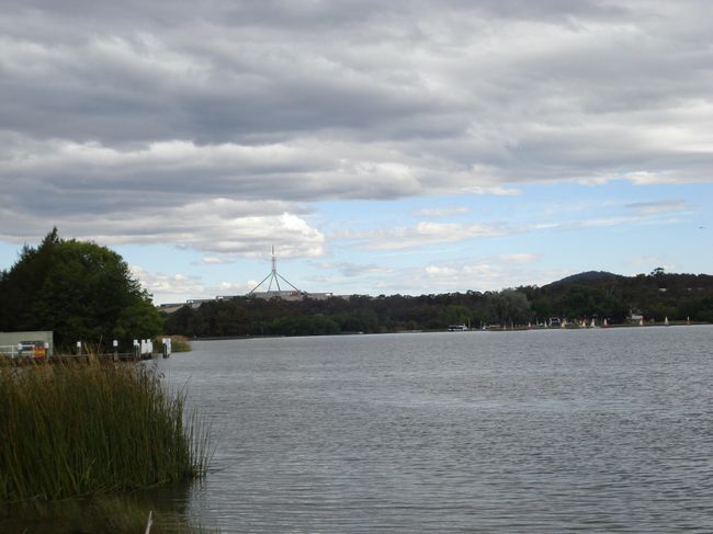 am Lake Burley Griffin mit Blick zum Parliament House