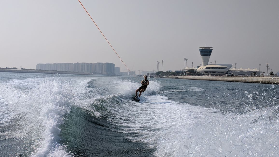 Tag 6 (2018) Abu Dhabi: Wakeboarden & Ferrari World