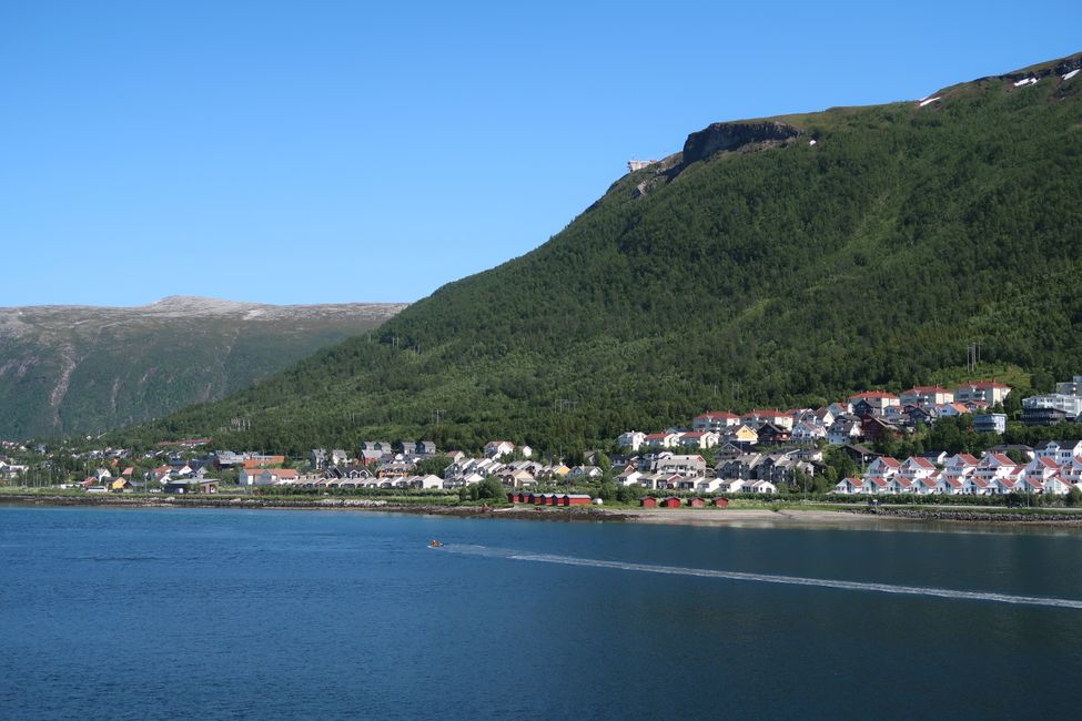 Auf den Hausberg Tromsös, den Storsteinen, führt eine Seilbahn hinauf.