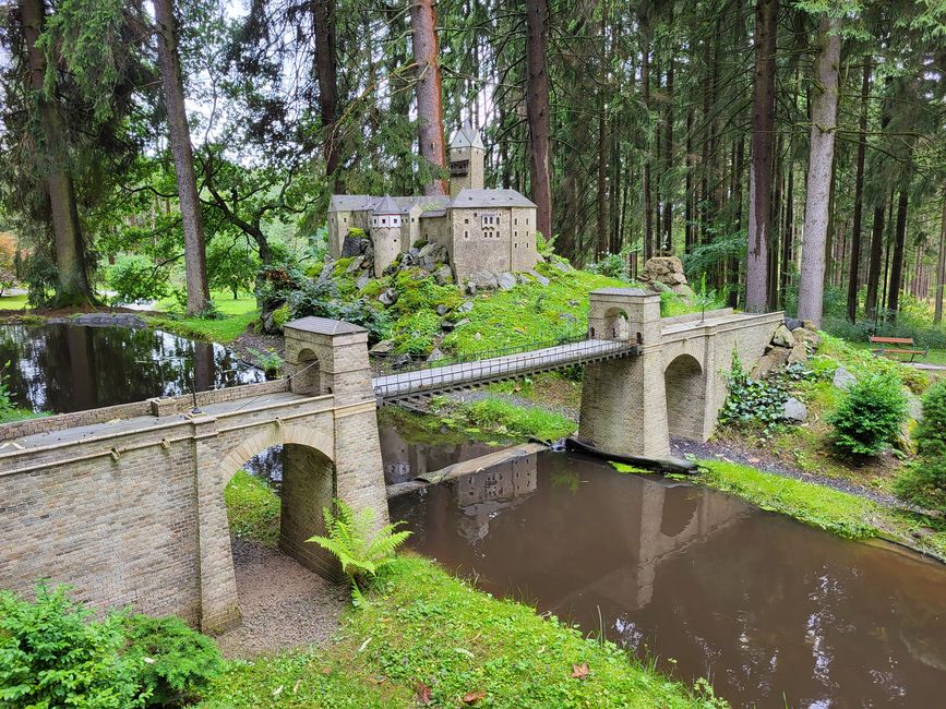 Modell Kaiser-Ferdinand-Kettenbrücke und Burg Loket