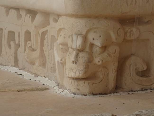 Mayaskulptur in der Nähe von Valladolid
