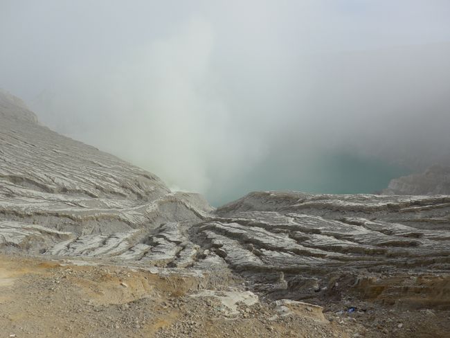Climbing the volcano: Ijen (Java tour 8)