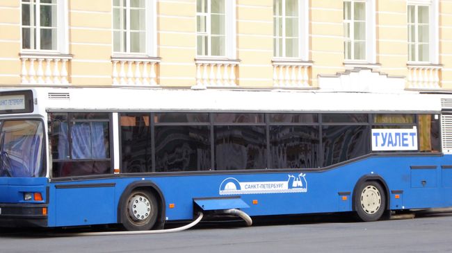 Toilet bus on Palace Square