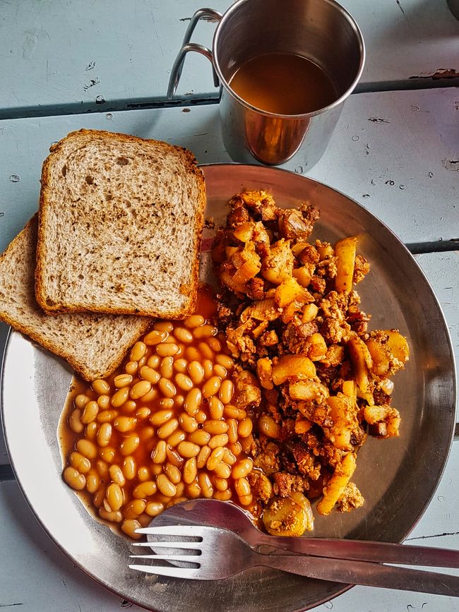Camping breakfast deluxe: Baked beans, fried potatoes, scrambled tofu - treating ourselves