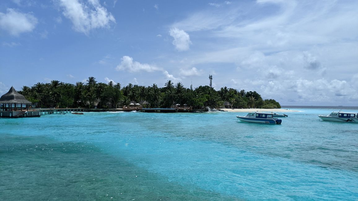 Maldives Day 8 - Sun, Heat, Bathtub - and a Wakeboard!