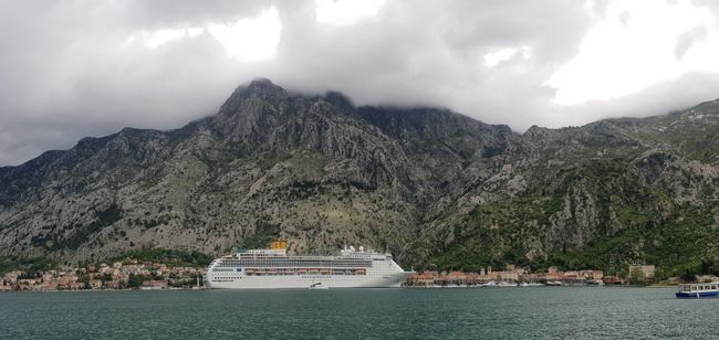 Überfülltes Kotor und beeindruckende Landschaft Montenegros