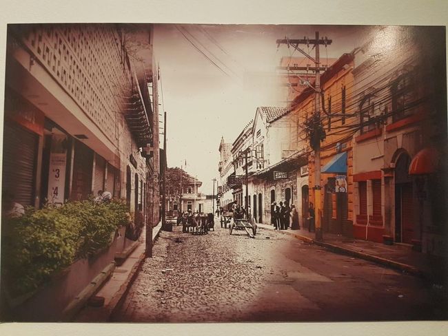 alte und neue Fotos der Stadt übereinandergelegt