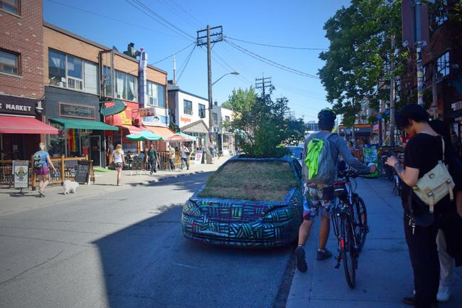 Toronto: Cycling through the urban jungle