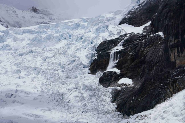 t4 Gletscherabbruch (was aussieht wie ein Wasserfall)