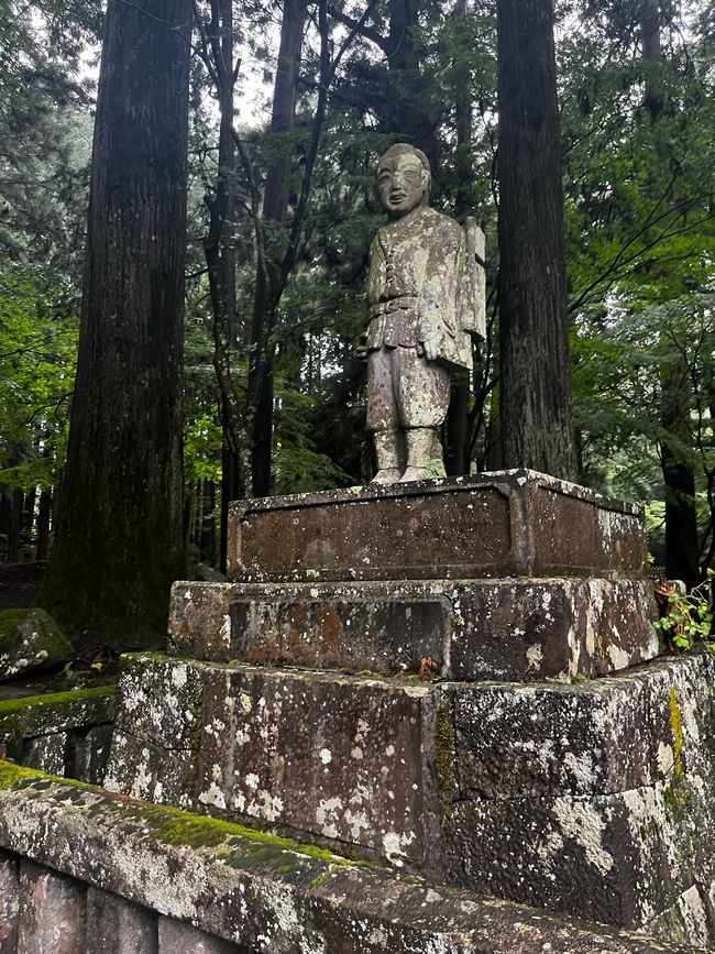 Hier steht eine Statue, welche die Wanderer darstellen sollen, die zum Mt. Fuji hochsteigen