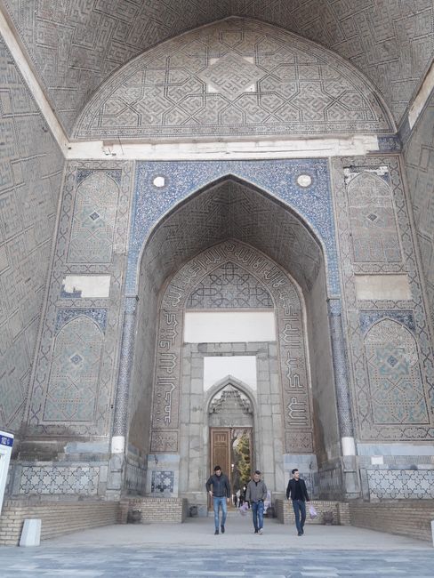 entrance area Bibi Khanum Mosque