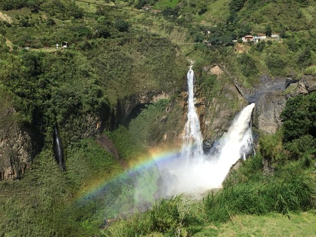 Kleinerer Wasserfall mit Regenbogen 😊