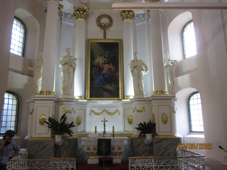 Altar with apostle figures