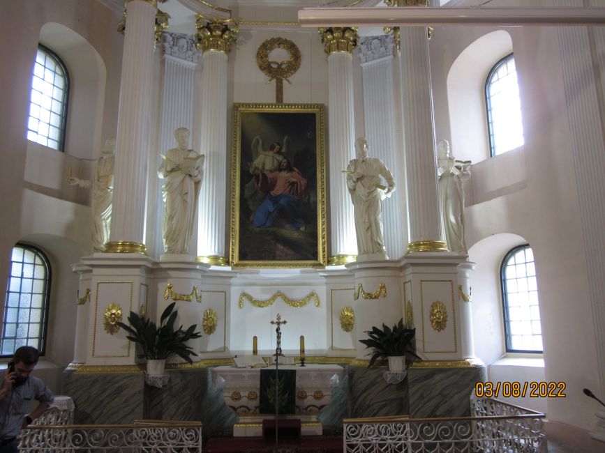 Altar con figuras de apóstoles