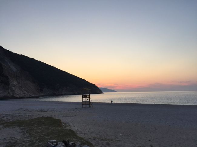 Pantai Myrtos - malam di pantai impian Kefalonia