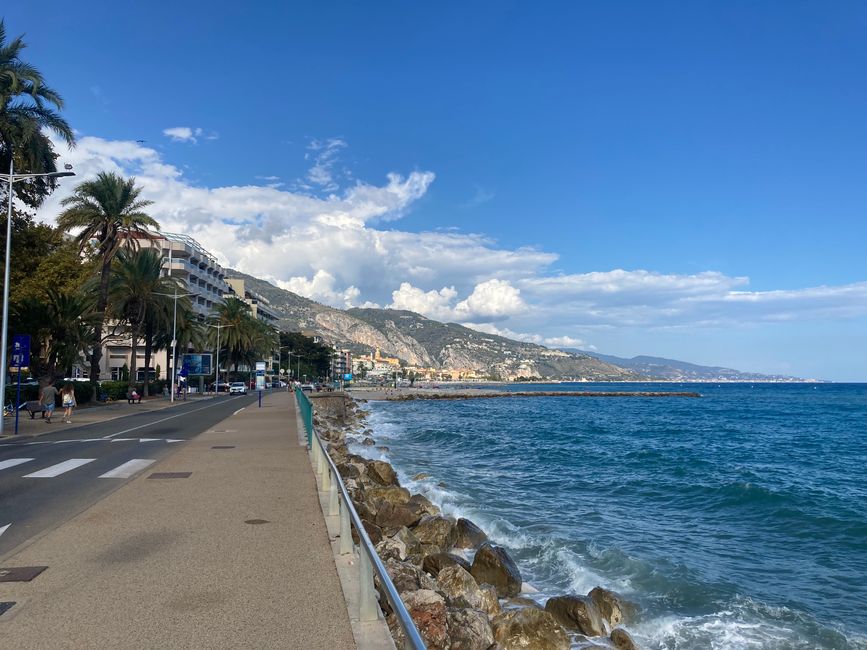 Die Riviera mit Ventimiglia im Hintergrund