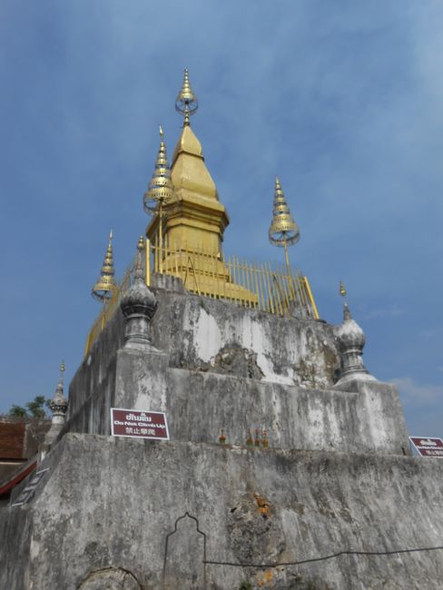 Wat Chomsi auf dem Berg Phousi
