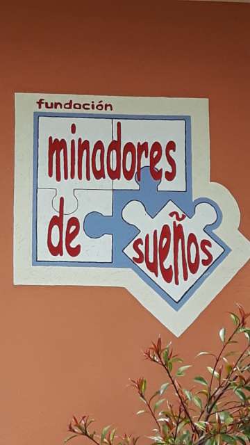 the logo of 'Minadores de Sueños' - I wonder what that means?