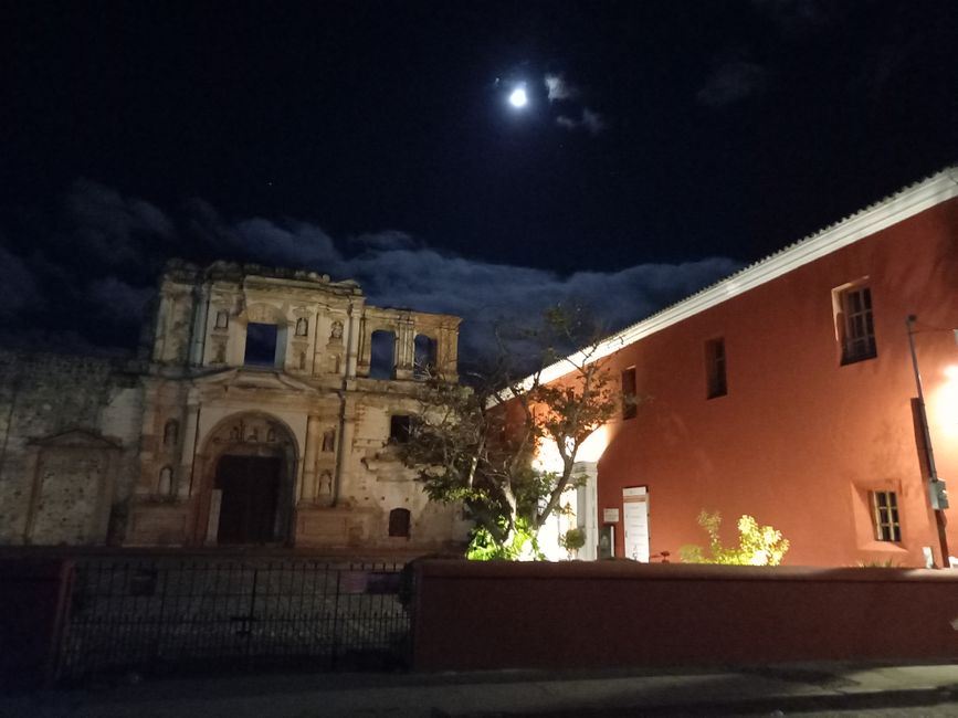 Antigua bei Nacht