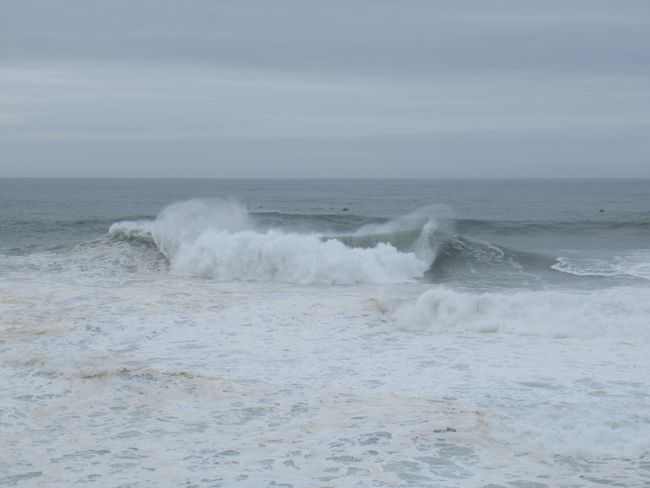 Wellen bei Nazaré