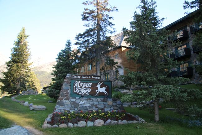 arrival: Deer Lodge in Lake Louise...
