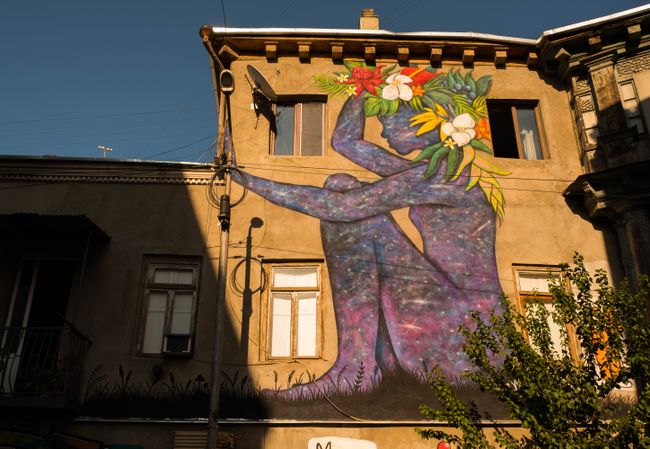 In the streets around Fabrika, you can also find some alternative shops and street art.