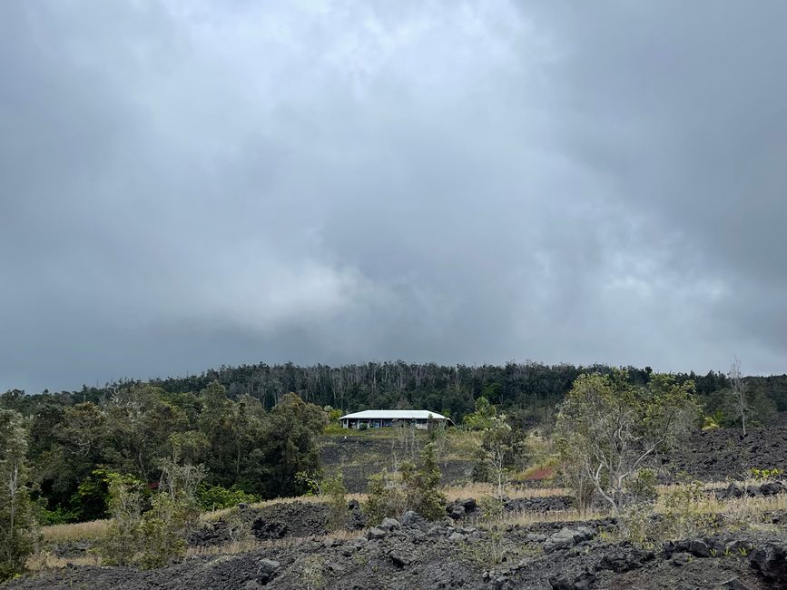 Ein Haus gebaut auf Lava