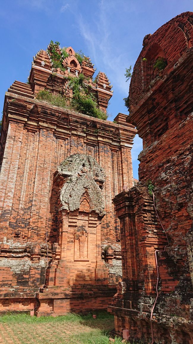 Quy Nhon, ancient Hindu buildings